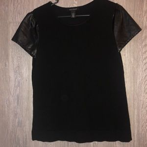 ⭐️White House Black Market Women’s Top